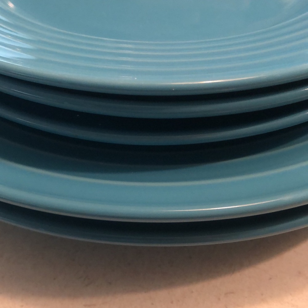 Turquoise Wave ๐ 5 pc Plate set 10.75โ dinner plate & 8.5โ Salad plates - Picture 2 of 4
